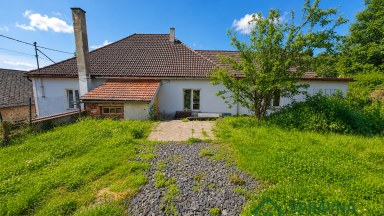Prodej rodinného domu 220 m² s pozemkem 932 m² a stodolou – Ostružno, Nezdice na Šumavě