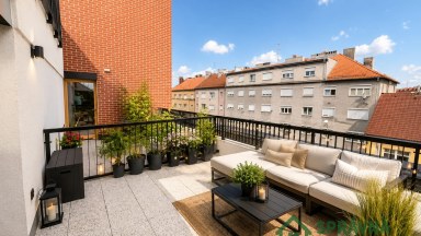 Pronájem bytu 1+kk, 28 m² s terasou 12 m² — Plzeň, Slovanská 56