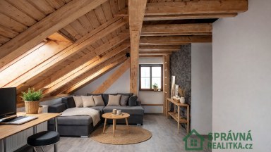 Pronájem  bytu 5+2 mezonet 113 m² v historickém centru Plzně se dvěma obytnými úrovněmi