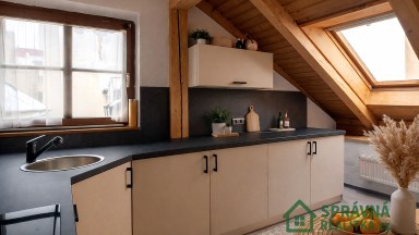 Pronájem  bytu 5+2 mezonet 113 m² v historickém centru Plzně se dvěma obytnými úrovněmi