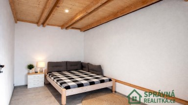 Pronájem  bytu 5+2 mezonet 113 m² v historickém centru Plzně se dvěma obytnými úrovněmi