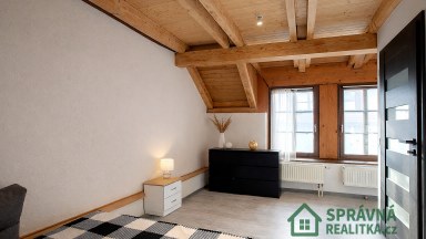 Pronájem  bytu 5+2 mezonet 113 m² v historickém centru Plzně se dvěma obytnými úrovněmi