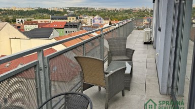 Luxusní penthouse 4+kk, 118,6 m² s terasou 43 m² a garážovým stáním, cetrum Plzně