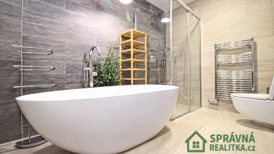 Luxusní penthouse 4+kk, 118,6 m² s terasou 43 m² a garážovým stáním, cetrum Plzně