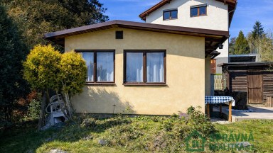 Zahrada 522 m² s chatou na jižním svahu v Plzni na Roudné