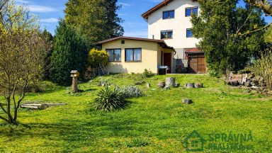 Zahrada 522 m² s chatou na jižním svahu v Plzni na Roudné